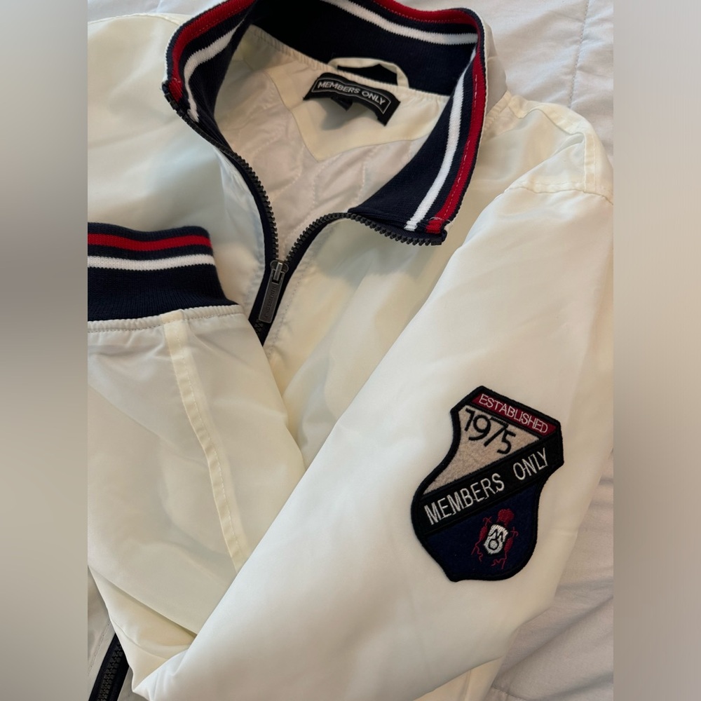 Members Only Nylon Jacket - Size Small - Picture 4 of 9